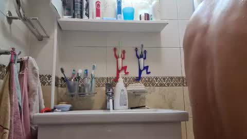 Snapshot of sasha999111 chatting on 12-24-24, 02:01 Eldak23 online show from 12-24-24, 02:01