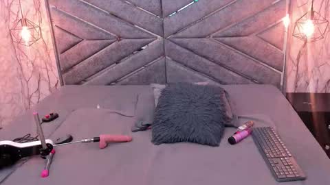 Sasha  online show from 11-21-25, 08:18