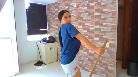 Camila online show from 10-15-25, 05:35