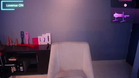 Snapshot of sashaharding1125 chatting on 06-15-26, 08:00 andrea harding online show from 06-15-26, 08:00