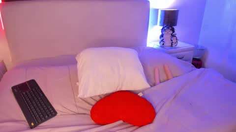 selene  online show from 02-23-25, 01:02