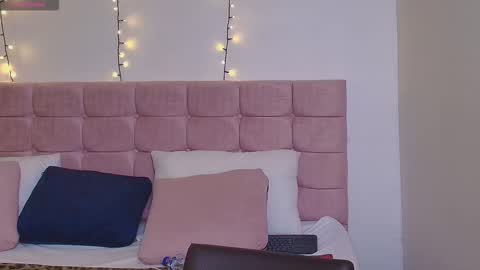 Snapshot of sasharosee2 chatting on 09-19-25, 12:17 S A S H A R O S E online show from 09-19-25, 12:17