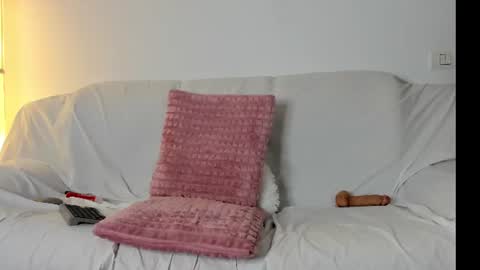 Snapshot of sashavanee chatting on 07-20-26, 10:39 Lilou and Sasha online show from 07-20-26, 10:39