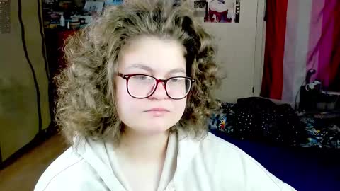 Snapshot of sashy_way chatting on 10-23-25, 09:19 .Alexandra online show from 10-23-25, 09:19