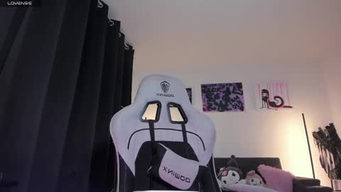    im expecting 300 thumbs up on my altar online show from 04-03-26, 11:36