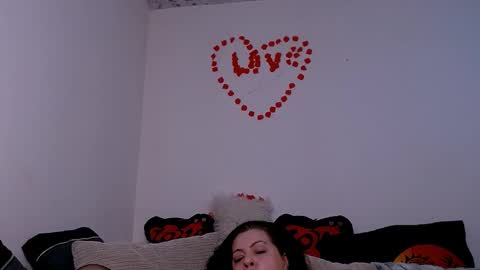 Snapshot of satisfymypussy chatting on 03-05-25, 06:23 Alina online show from 03-05-25, 06:23