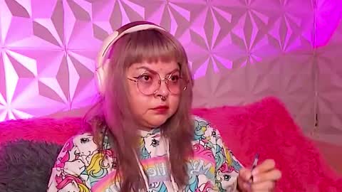 Gina George online show from 11-23-25, 10:31