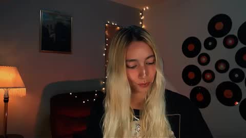 Snapshot of saucy_jenn1 chatting on 02-23-25, 11:25 I AM JENN  online show from 02-23-25, 11:25