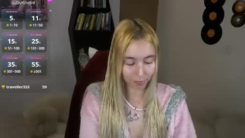 Snapshot of saucy_jenn1 chatting on 09-28-25, 01:44 I AM JENN  online show from 09-28-25, 01:44