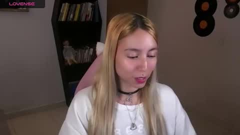 Snapshot of saucy_jenn1 chatting on 10-17-25, 04:26 I AM JENN  online show from 10-17-25, 04:26