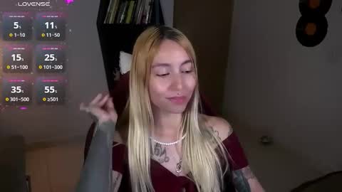 Snapshot of saucy_jenn1 chatting on 10-25-25, 04:09 I AM JENN  online show from 10-25-25, 04:09