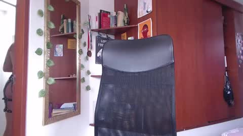 Snapshot of saucy_zaren chatting on 01-08-25, 04:11 Zaren online show from 01-08-25, 04:11