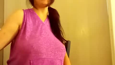 Snapshot of saucybear666 chatting on 02-26-25, 08:04 SnowBunny online show from 02-26-25, 08:04