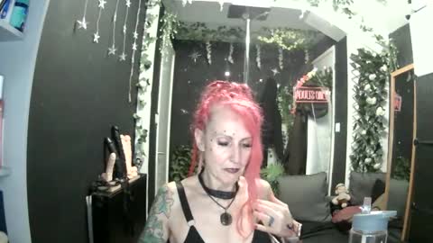 SaucySky online show from 05-27-26, 09:23