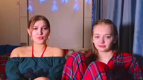 Snapshot of sav_anna chatting on 12-25-24, 05:15 LUNA and ANNA online show from 12-25-24, 05:15