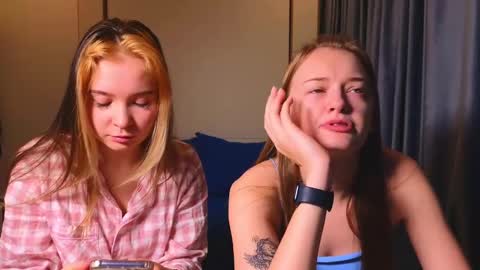 Snapshot of sav_anna chatting on 01-08-25, 05:37 LUNA and ANNA online show from 01-08-25, 05:37