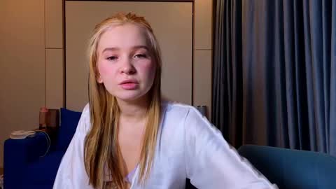 Snapshot of sav_anna chatting on 02-13-25, 05:44 LUNA and ANNA online show from 02-13-25, 05:44