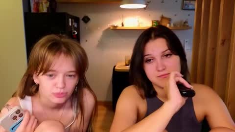 Snapshot of sav_anna chatting on 09-18-25, 01:46 LUNA and ANNA online show from 09-18-25, 01:46