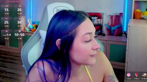Snapshot of savage_lust_ chatting on 10-18-25, 03:42 Ariel online show from 10-18-25, 03:42