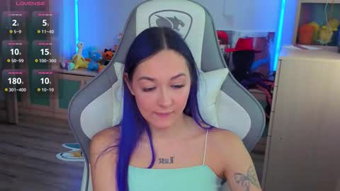 Snapshot of savage_lust_ chatting on 10-23-25, 03:28 Ariel online show from 10-23-25, 03:28