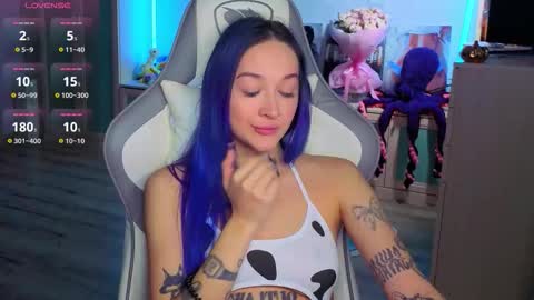 Ariel online show from 11-25-25, 02:44