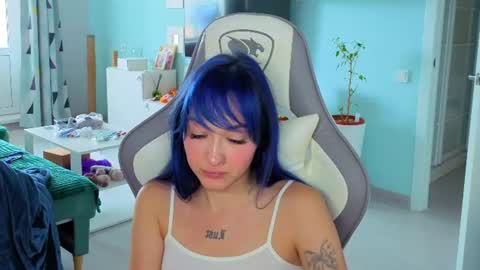 Snapshot of savage_lust_ chatting on 06-26-26, 05:23 Ariel online show from 06-26-26, 05:23