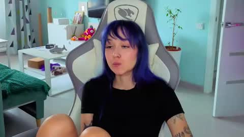 Snapshot of savage_lust_ chatting on 07-07-26, 07:23 Ariel online show from 07-07-26, 07:23