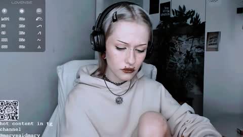 pronoun she. name Mary. age 21. online show from 09-30-25, 08:03