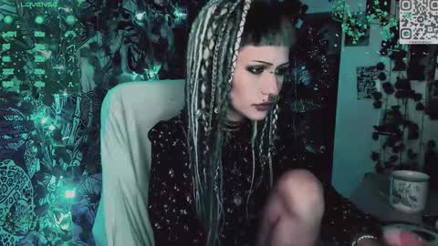 pronoun she. name Mary. age 21. online show from 01-09-26, 10:44