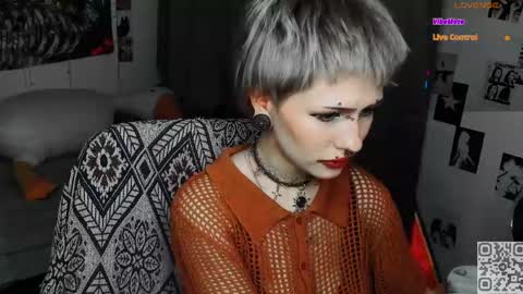 pronoun she. name Mary. age 21. online show from 04-16-26, 12:11