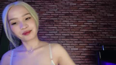 Snapshot of saya_lin chatting on 11-14-25, 10:29 Saya online show from 11-14-25, 10:29