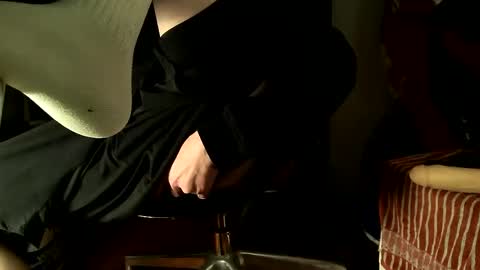 Snapshot of sbamx chatting on 10-19-25, 11:27 Sbamx online show from 10-19-25, 11:27