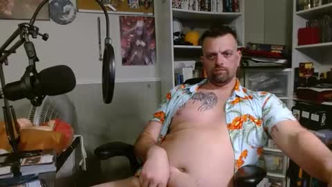 Snapshot of scarecrow2wm chatting on 11-22-25, 05:28 Kent Clark online show from 11-22-25, 05:28