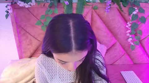 Snapshot of scarlet_anderson1 chatting on 10-15-25, 04:23 Scarlet online show from 10-15-25, 04:23