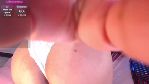Snapshot of scarlet_fostt_ chatting on 03-08-25, 03:24 Andrea online show from 03-08-25, 03:24