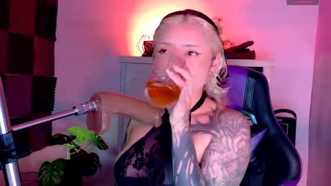 scarlet_gold online show from 11-27-25, 04:47