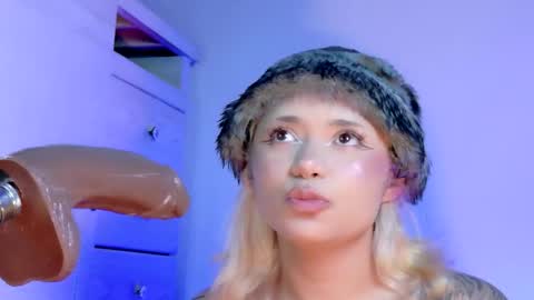 scarlet_gold online show from 04-21-26, 02:51