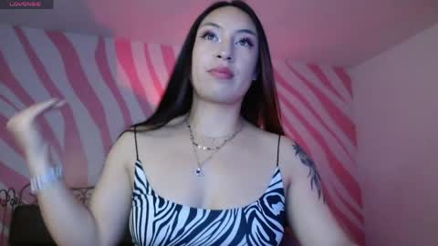 Snapshot of scarlet_queen4 chatting on 05-04-26, 01:07 Kimberly online show from 05-04-26, 01:07