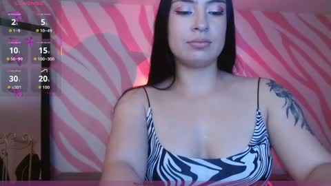 Snapshot of scarlet_queen4 chatting on 05-20-26, 02:01 Kimberly online show from 05-20-26, 02:01