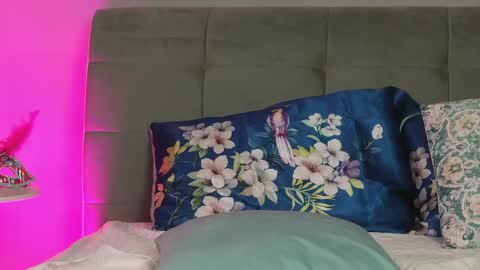 Snapshot of scarlet_vex chatting on 05-19-26, 01:56 Scarlet online show from 05-19-26, 01:56