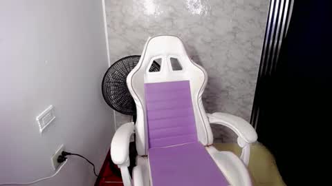 Snapshot of scarleta01 chatting on 01-12-26, 12:21 scarleta01 online show from 01-12-26, 12:21