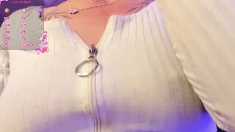 Scarlet  online show from 11-24-25, 10:42