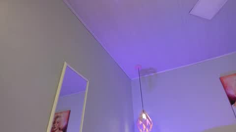 Scarlet  online show from 12-18-25, 06:52