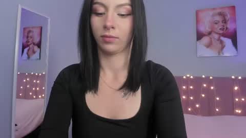 Scarlet  online show from 07-16-26, 04:07