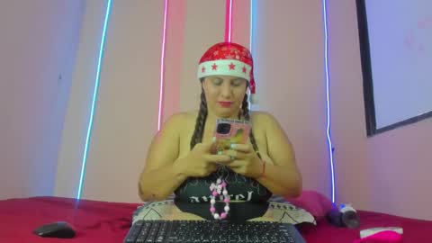 Snapshot of scarleth_blonde chatting on 12-27-24, 07:35 SCARLETH online show from 12-27-24, 07:35