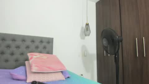 Snapshot of scarlethxs chatting on 07-11-26, 04:21 SOFI online show from 07-11-26, 04:21