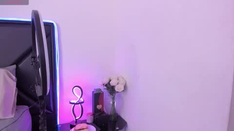 ScarletKent online show from 10-31-25, 03:57