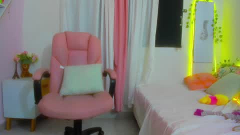 Scarletliz online show from 12-17-24, 06:53