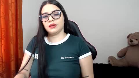 Snapshot of scarletlux_ chatting on 03-12-26, 07:09 Scarlet online show from 03-12-26, 07:09