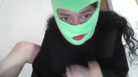 Snapshot of scarletmuse01 chatting on 11-09-25, 12:58 Scarlet online show from 11-09-25, 12:58